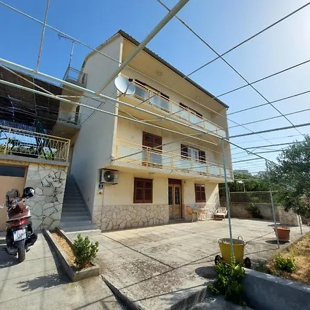 Apartment Rados *